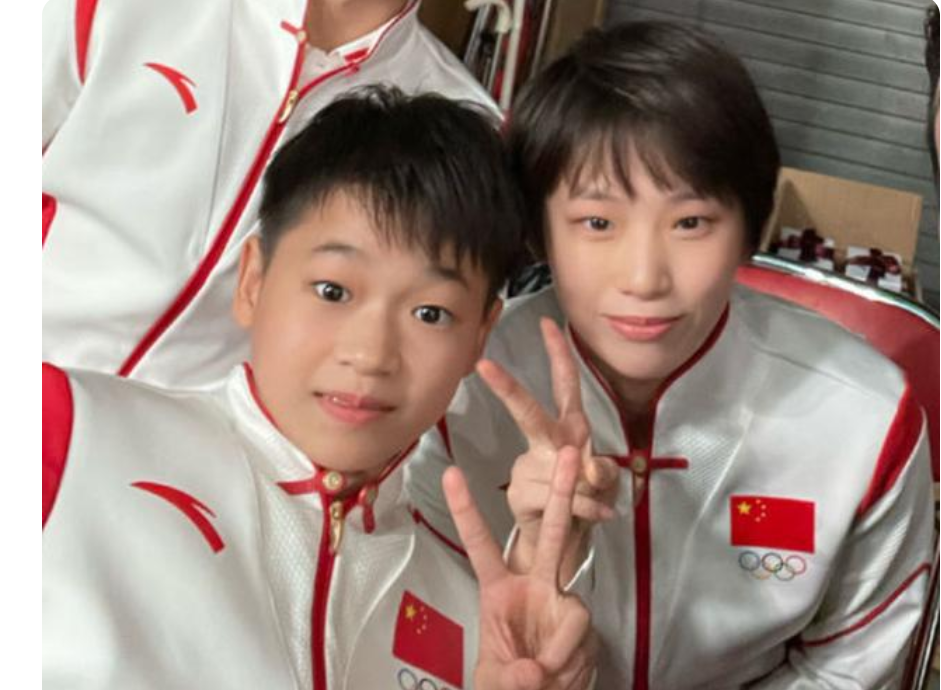 九游娱乐网页-关于美国跳水选手表现惊艳，力争冠军殊荣的信息