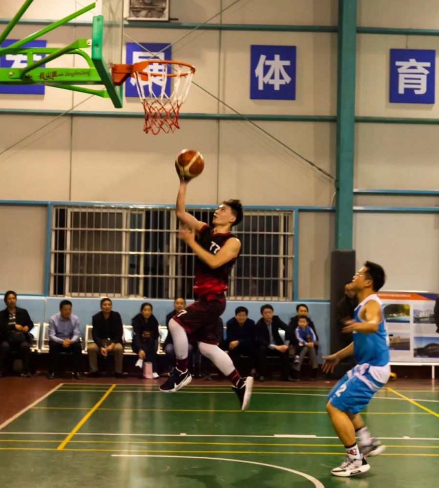 上海主场告捷，球队气势如虹的简单介绍