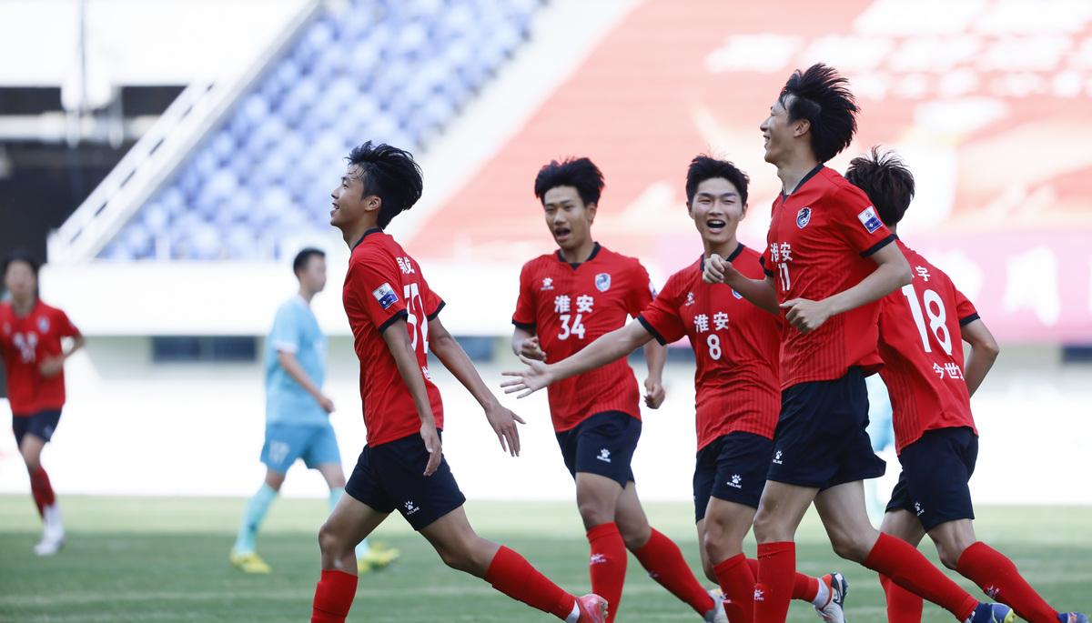 国内足球联赛引燃热情,各队实力逐渐暴露 国内足球联赛引燃热情,各队实力逐渐暴露