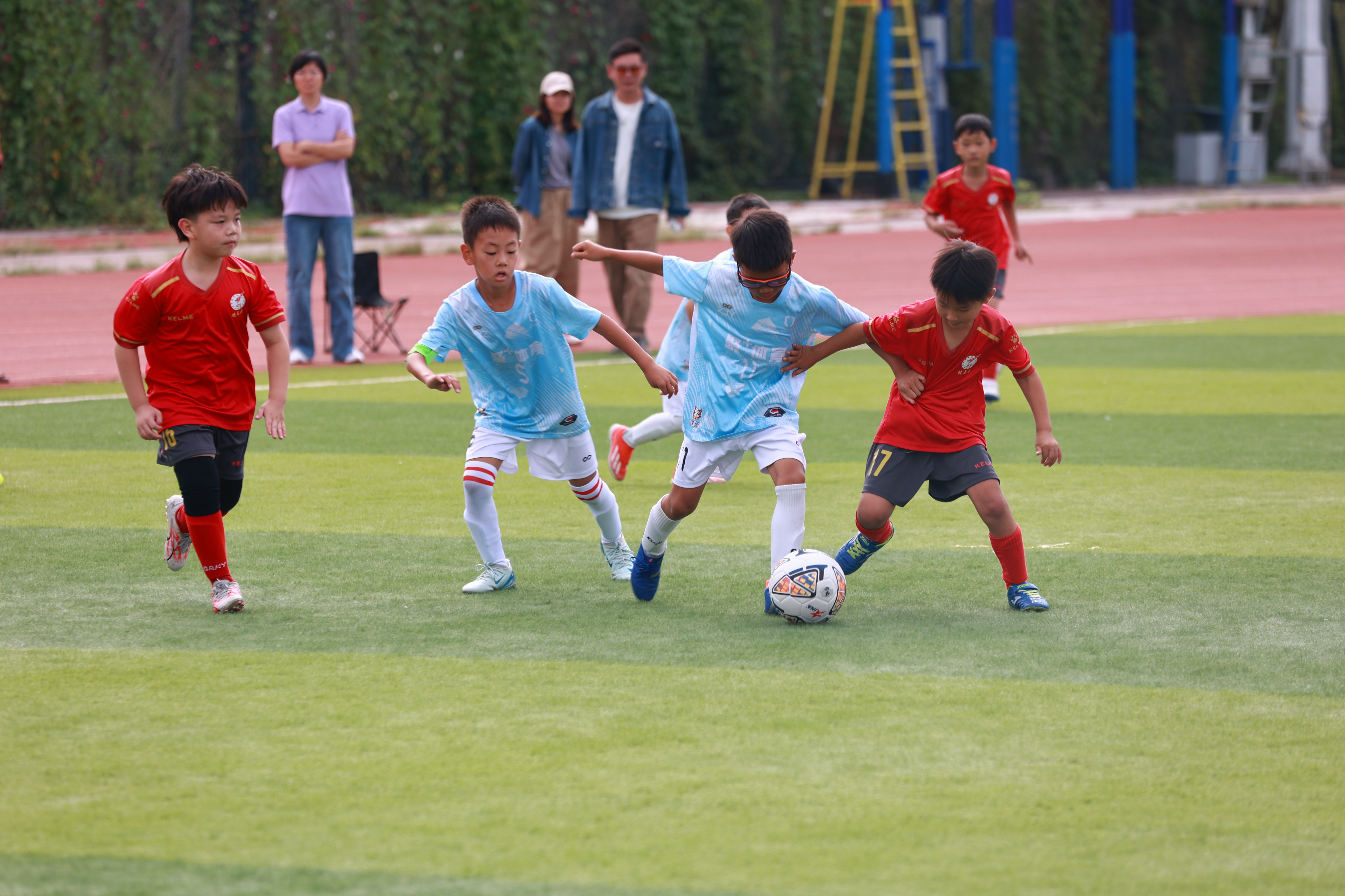 九游娱乐-全情投入！球队博弈角逐拼搏胜负