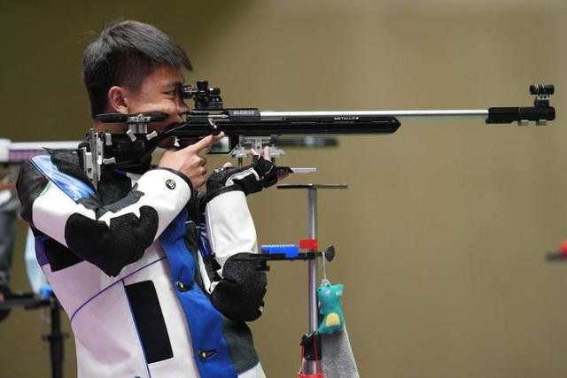 九游官网-包含意大利射击选手勇夺金牌，笑逐颜开的词条