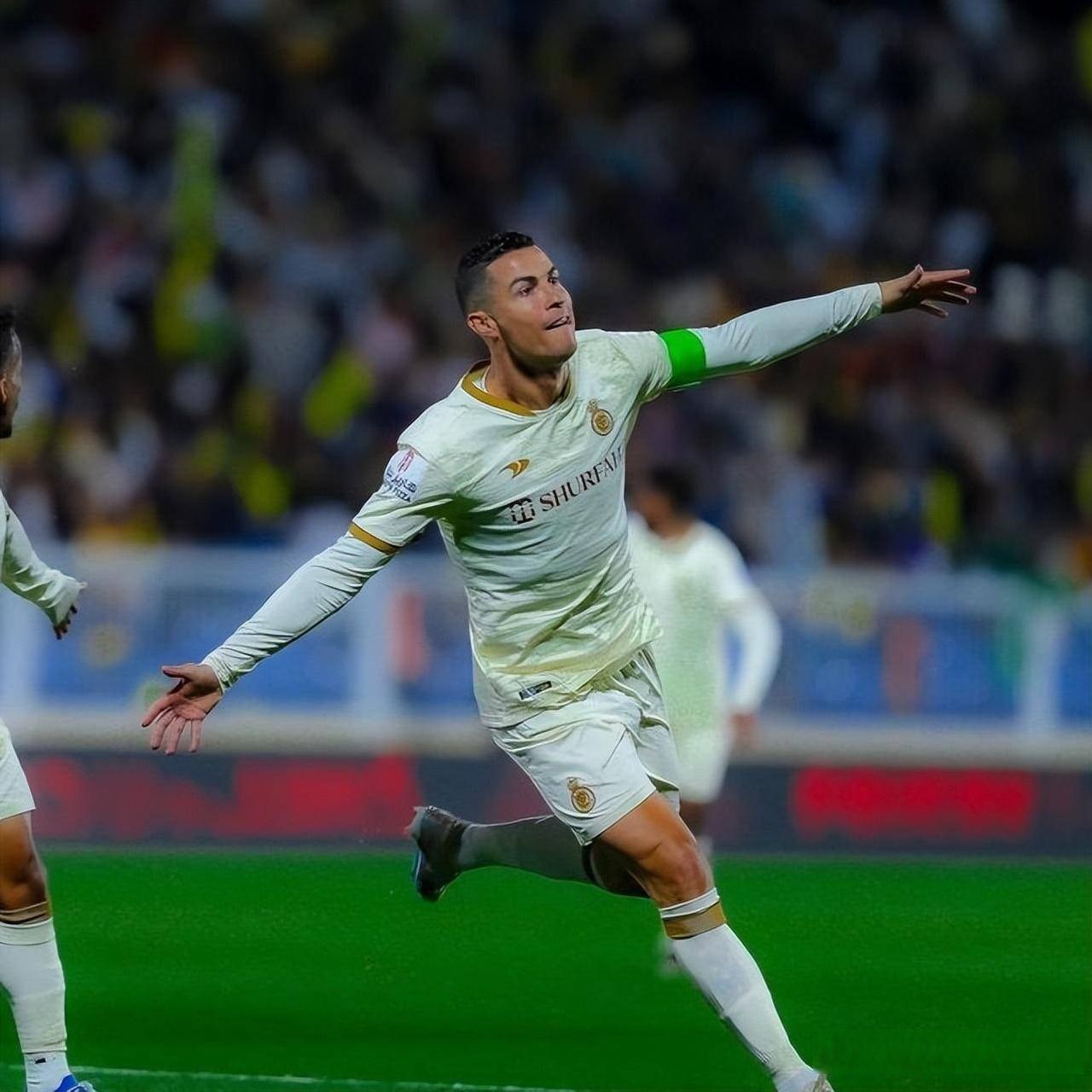 青岛黄海客场击败广州富力,迎来关键胜利 青岛黄海客场击败广州富力,迎来关键胜利