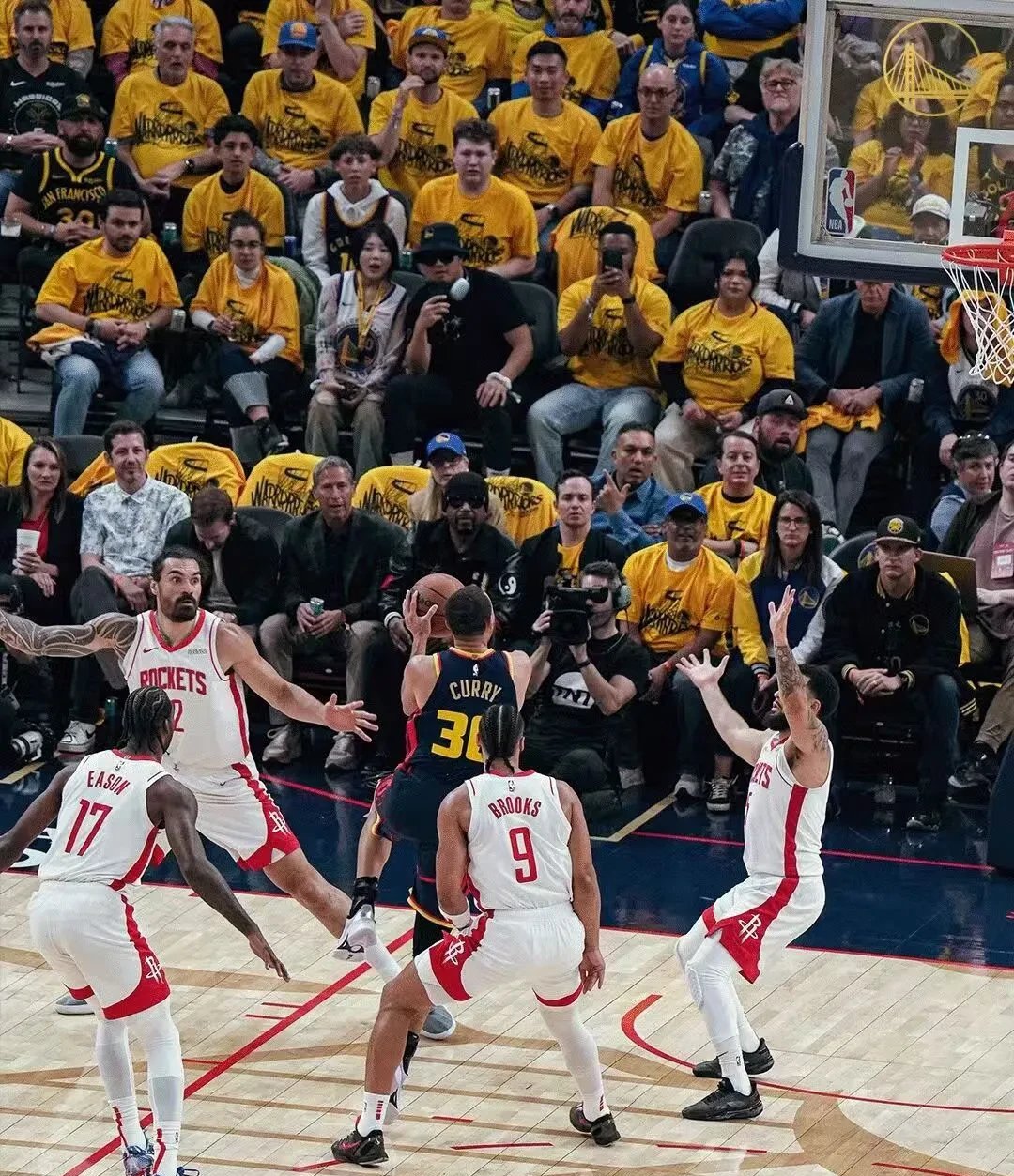 NBA勇士队遭遇两连败，备战下一场胜利