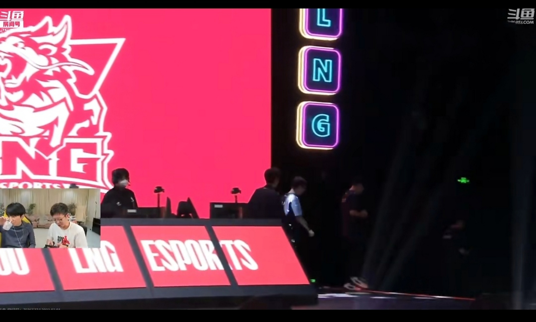 九游体育直播-G2翻盘RNG，Tarzan完成史诗逆转峡谷大战小组赛，引爆全场热议