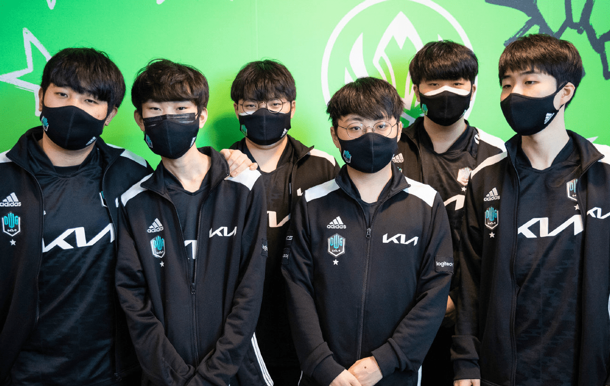 九游中国-DFM翻盘DK，Scout开启传奇时刻鏖战多局八强赛，成为赛场最大亮点