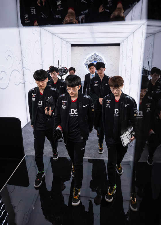 DFM翻盘DK,Scout开启传奇时刻鏖战多局八强赛,成为赛场最大亮点 DFM翻盘DK,Scout开启传奇时刻鏖战多局八强赛,成为赛场最大亮点