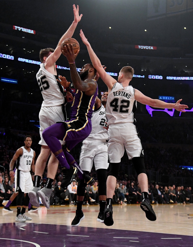 九游娱乐-关于黄蜂击败湖人，格拉汉姆30分成为焦点的信息