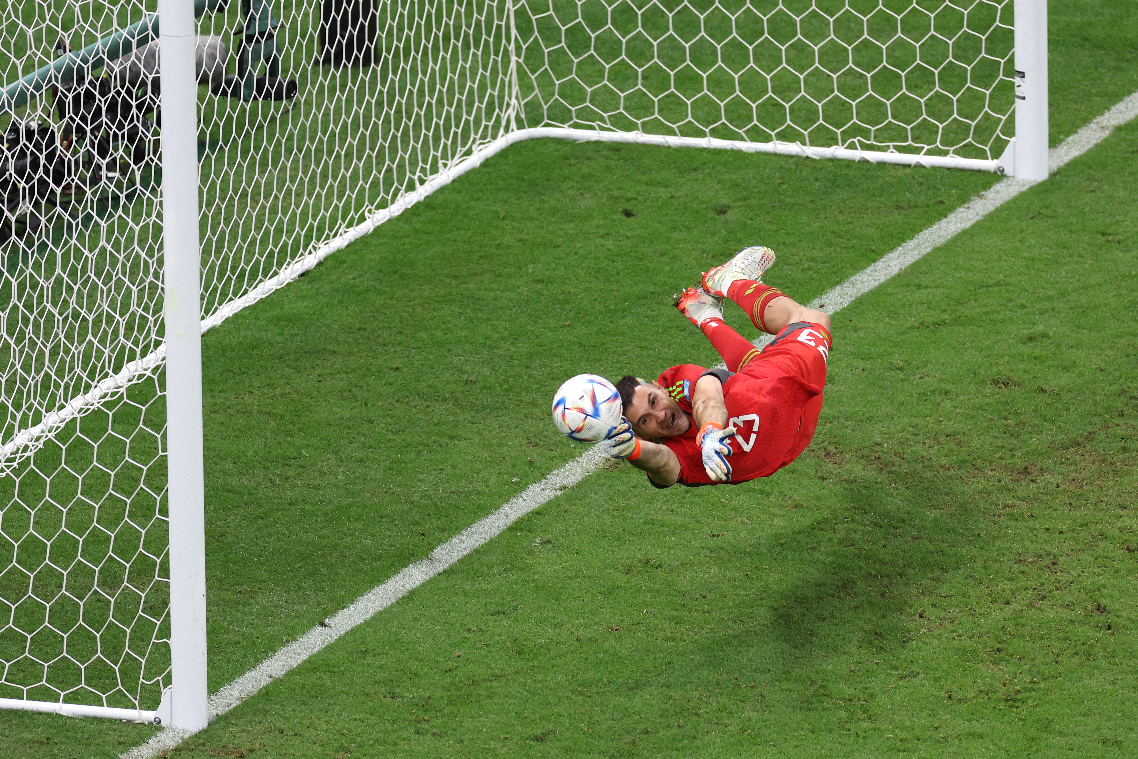 包含荷兰客场逼平克罗地亚,保持不败纪录的词条 包含荷兰客场逼平克罗地亚,保持不败纪录的词条