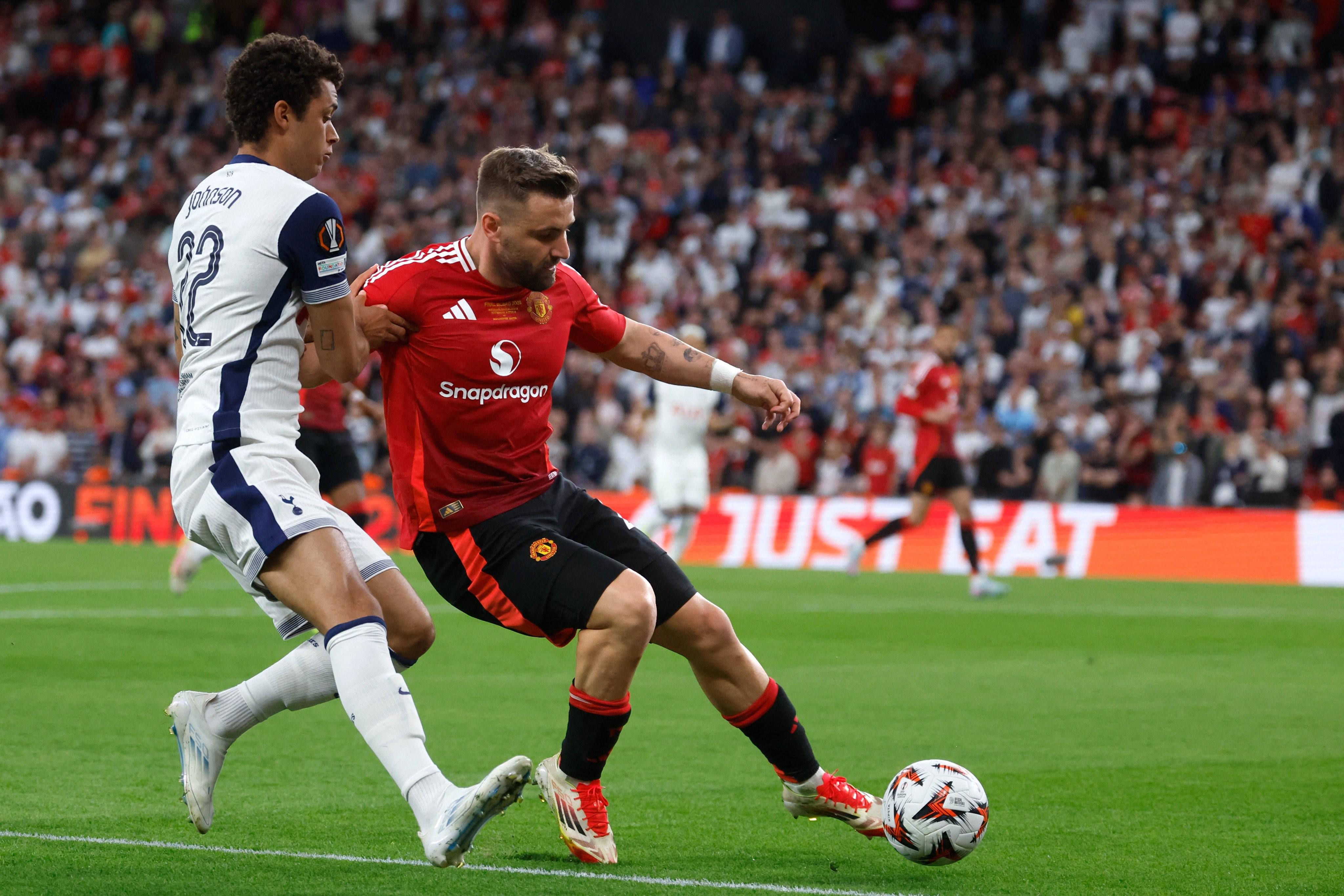 热刺主场迎战曼联,球迷士气高涨助威场面火爆的简单介绍 热刺主场迎战曼联,球迷士气高涨助威场面火爆的简单介绍