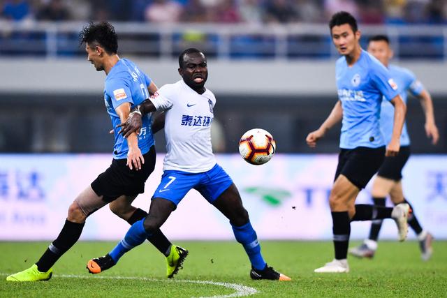 大连一方主场大胜天津泰达，稳住战绩