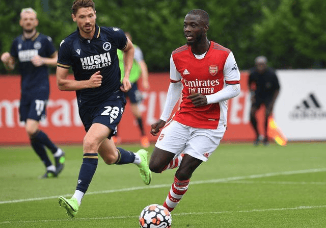 伯恩利客场大胜对手，迎来赛季首胜