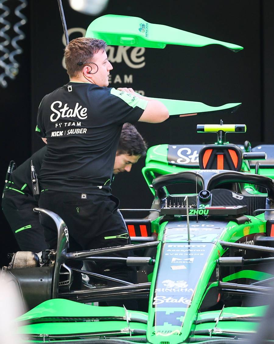 包含梅赛德斯力克索伯车队，皮亚斯特里刷新纪录的词条