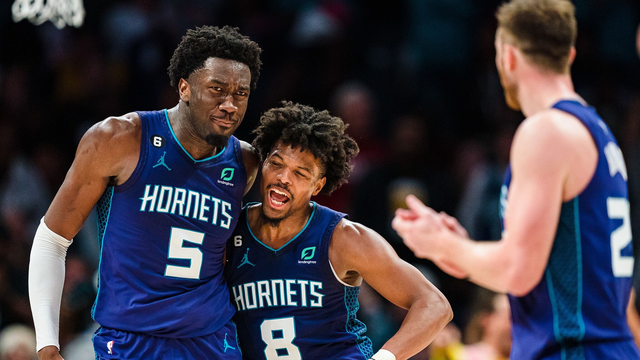 关于阿斯顿马丁逆转威廉姆斯,周冠宇统治全场的信息 关于阿斯顿马丁逆转威廉姆斯,周冠宇统治全场的信息