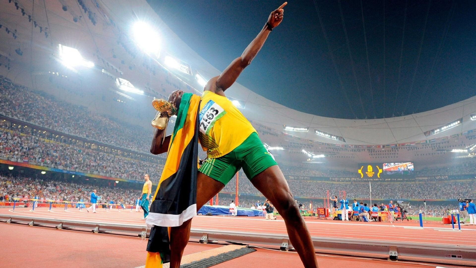 意甲焦点战之夜，篮球巨星戈贝尔客串门将，刷新单场扑救纪录