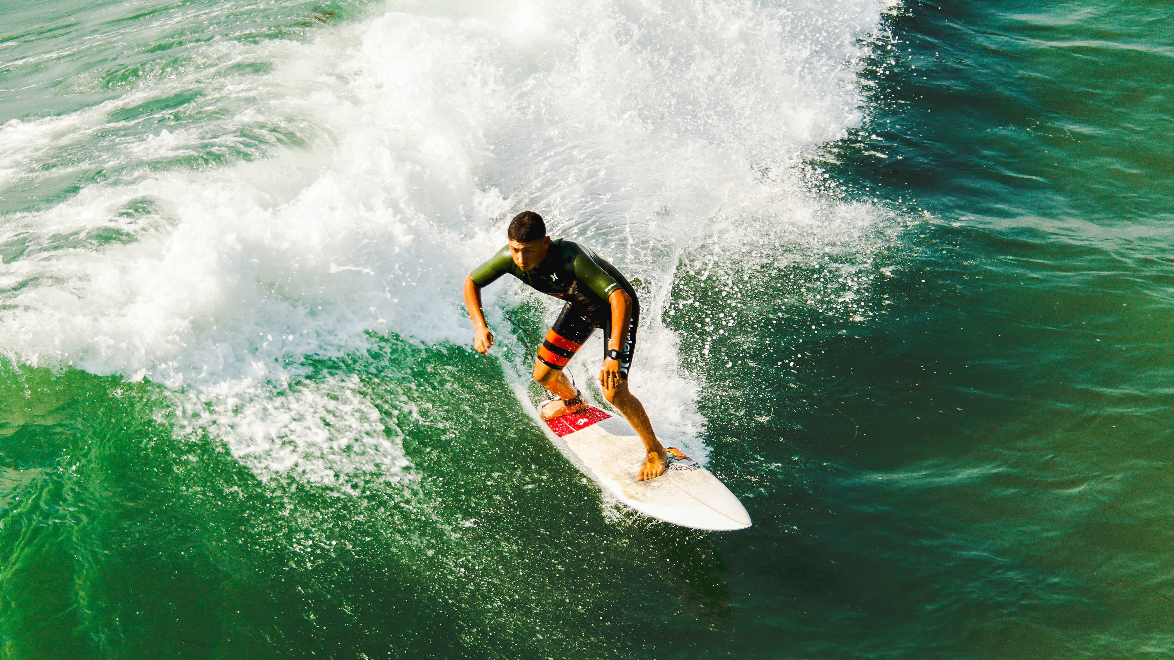 9you娱乐-黑马腾空，一骑绝尘，红牛二队逆袭索伯，勒克莱尔银石封神